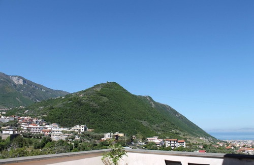 Gragnano Apartamento | Habitación 'Positano Con Vista Montagna' con terraza compartida, jardín compartido y Wi-Fi