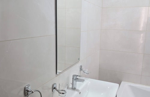 Luqa Casa | Room-private Cosy Room in a Modern Subur