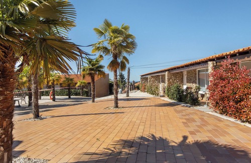 Armamar Apartamento | Habitación 'Quarto 2 - Gojim Casa Rural' con vistas a la montaña, piscina compartida y Wi-Fi