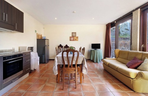 Amares Apartamento | Habitación 'Quarto 6 - Quinta Da Ataíde' con vistas a la montaña, Wi-Fi y aire acondicionado.