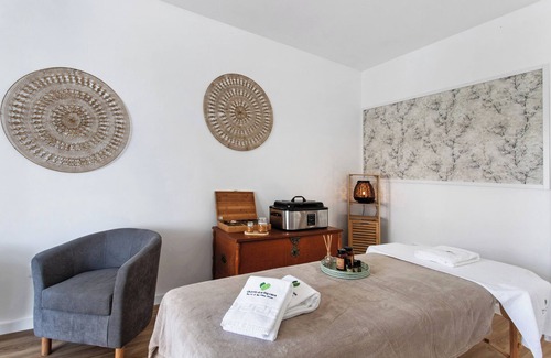 Famalicao Apartamento | Habitación 'Quinta Dos Raposos - Suite Ar' con piscina compartida, terraza compartida y Wi-Fi