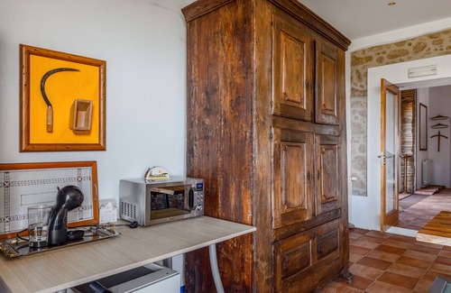 Elvas Casa | Habitación 'Raposa' con piscina compartida, Wi-Fi y aire acondicionado