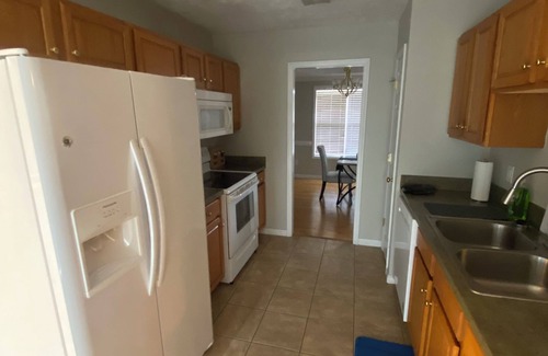 Spring Lake Casa | Room rental-King Size Bed with AC and WiFi in phenomenal Spring Lake