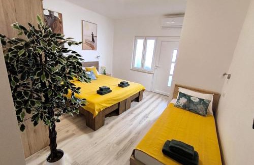 Ploce Casa | Room 'Šima' with private bathroom and free air-conditioned summer kitchen
