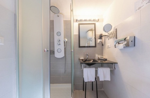 Rione VII Regola Casa | Room-small Double Room in History House