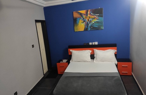 Lome Casa | Room-standard Double Bed in Royal Blue G