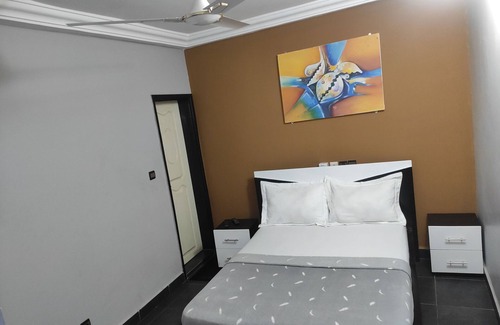 Lome Casa | Room-standard Double Bed in Royal Blue G