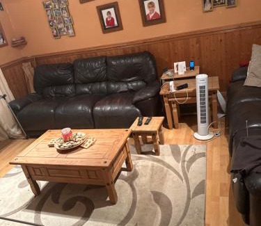Cwmbran Casa | Room to rent