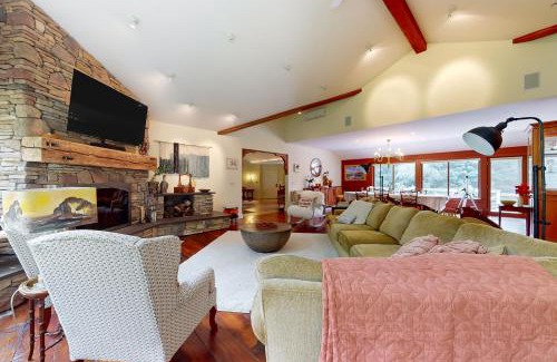 Warren Casa | Room to Roam