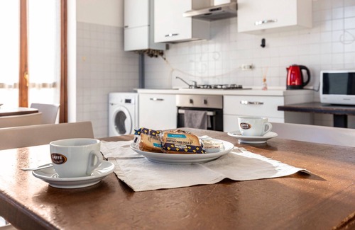 Pizzoletta Apartamento | Habitación 'Tripla Con Balcone' con terraza compartida, Wi-Fi y aire acondicionado.