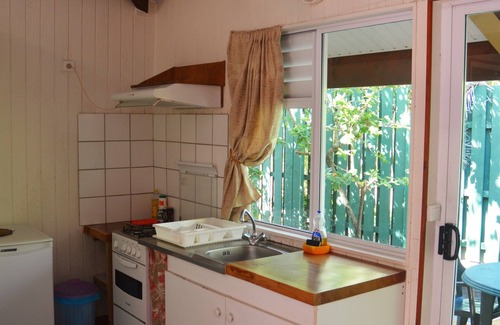 Pihaena Casa | TARIFA BUNGALOW MAHEATA 4 PERSONAS ACCESO A LA PLAYA DE VAIORA BAÑO DE COCINA PRIVADA