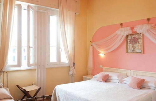 Viareggio Casa | Room in Guest Room - Versilia Mare Amore 1923