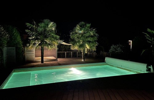 Montbonnot-Saint-Martin Cama Y Desayuno | Room with terrace overlooking Belledonne and swimming pool in a private house.