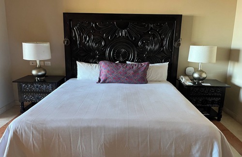 Paraíso Escondido Complejo | Room with a view of the Pacific and a private Jacuzzi at Sunset Beach Resort