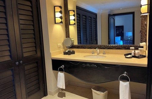 Paraíso Escondido Complejo | Room with a view of the Pacific and a private Jacuzzi at Sunset Beach Resort