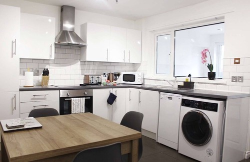 Belfast Casa | Room with Comfortable Beds