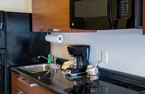 Kalispell Hotel | Room with Full Kitchen and Pet Amenities – Explore Kalispell
