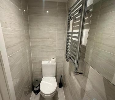 Westbourne Casa | room with great access to central London