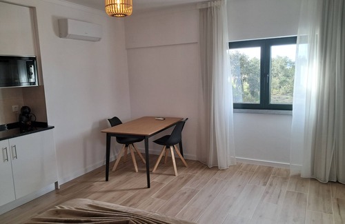 Castelo Apartamento | Room with private bathroom and pine forest view at Casa das Vinhas in Sesimbra