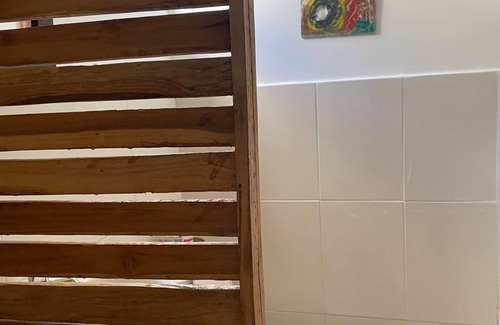 Cartagena Apartamento | Habitación con baño privado- Vista al mar