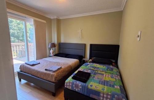 Mississauga Casa | Room With Private Patio Next to Toronto Airport