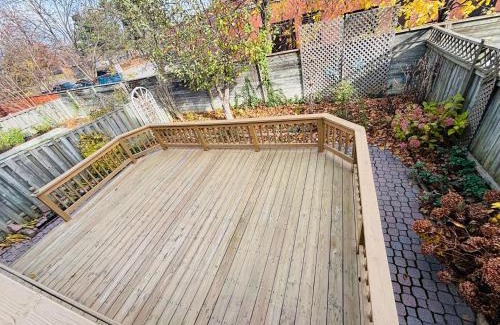 Mississauga Casa | Room With Private Patio Next to Toronto Airport