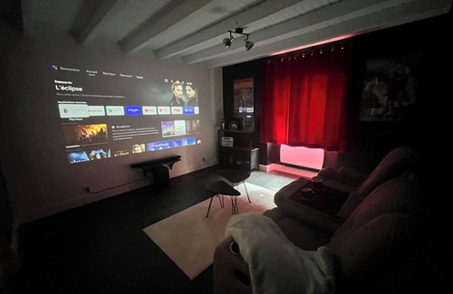 Caupenne Cama Y Desayuno | Room with private spa and cinema room