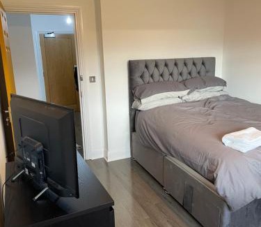 Greenwich Casa | Room with Shared Kitchen and Living Room in South East London by the Riverside