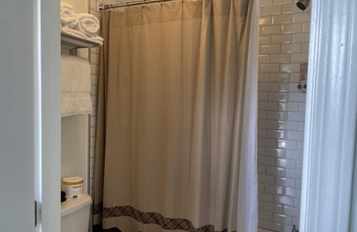 Clay City Cabina | Room with wi-fi, mini fridge and microwave Red River Gorge area