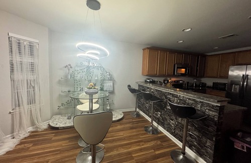 Ladson Casa | Roommate in shared home Queen bedroom furnitured