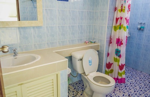 Bang Sare Hotel | RoomQuest One Bangsaray