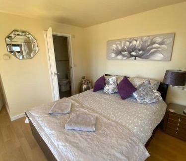 Kenfig Hill Casa | Rooms at Carol's Place near Porthcawl, Margam, Bridgend, 3mins to M4, 3 Room Types Available