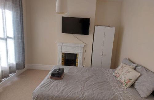 Wolverton Cama Y Desayuno | Rooms In A Victorian Comfortable 4-bedroom house in Milton Keynes Rooms Not En-suites