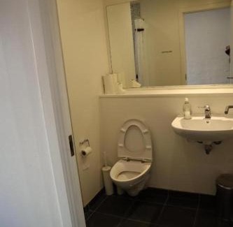 Frederiksberg C Apartamento | Rooms in quiet Black Courtyard Apartment