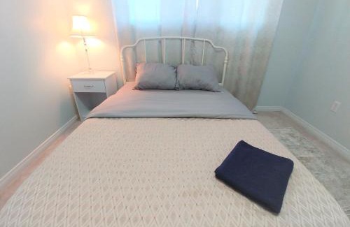 Burlington Casa | Rooms near Train Station