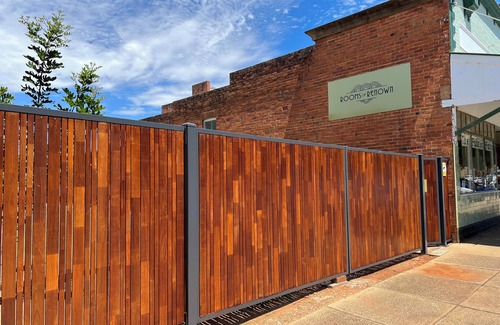 Leeton Apartamento | Rooms of Renown
