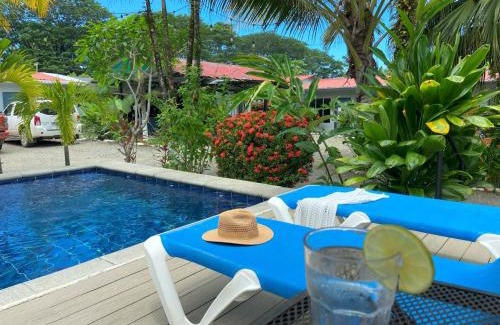 Uvita Apartamento | Rooms & Pool Macaws