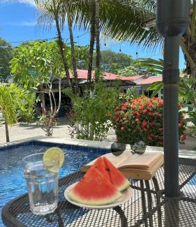 Uvita Apartamento | Rooms & Pool Macaws