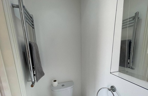 Byfleet Apartamento | Rooms to rent in local pub in the heart of Byfleet!