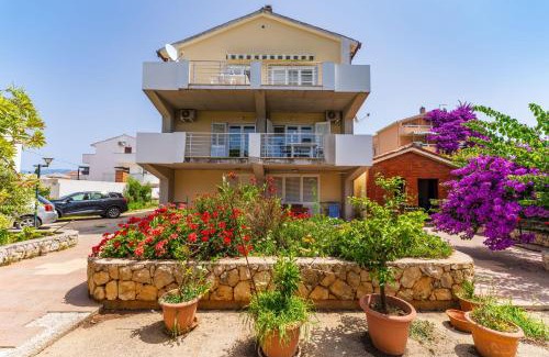 Zrce Apartamento | Rooms Tony Near The Beach