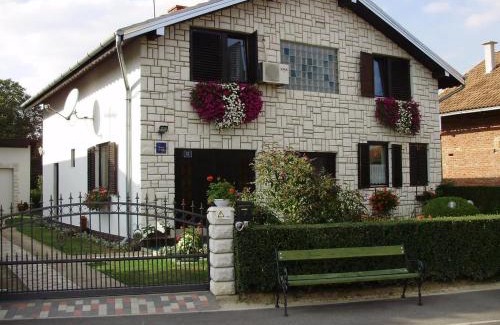 Knezevi Vinogradi Casa | Rooms with a parking space Knezevi Vinogradi, Baranja - 15024