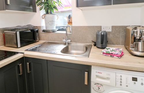Cromford Cabaña | ROOMS WITH A VIEW, pet friendly, with a garden in Wirksworth