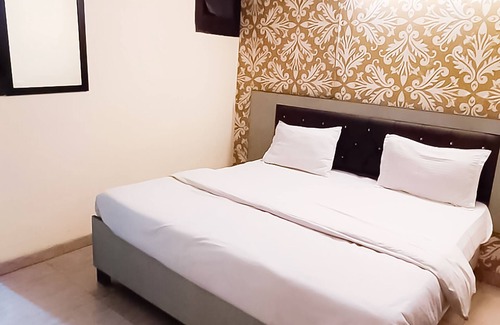 Vasant Kunj Hotel | Roomshala 118 Hotel Acclaim 7 sky