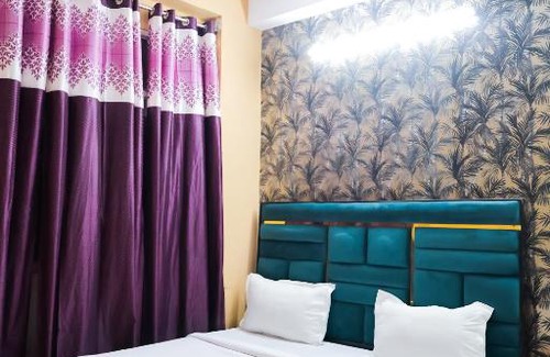Delhi Hotel | Roomshala 126 Mannat Inn - Laxmi Nagar