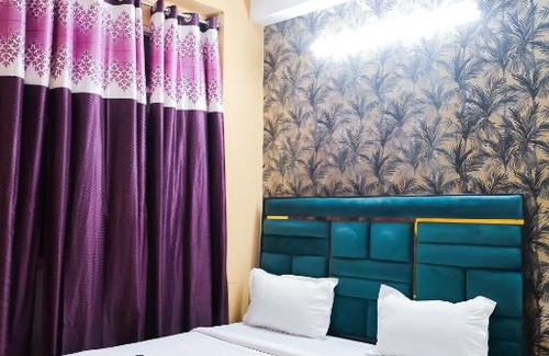 Delhi Hotel | Roomshala 126 Mannat Inn - Laxmi Nagar