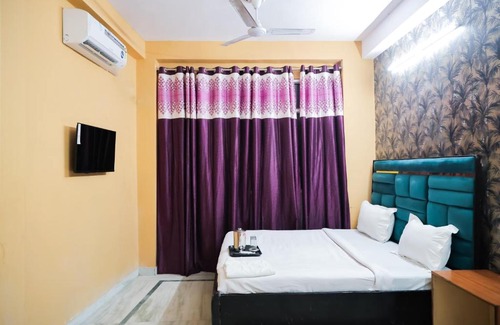 Delhi Hotel | Roomshala 126 Mannat Inn - Laxmi Nagar