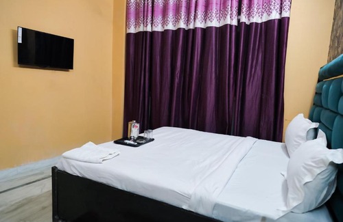 Delhi Hotel | Roomshala 126 Mannat Inn - Laxmi Nagar