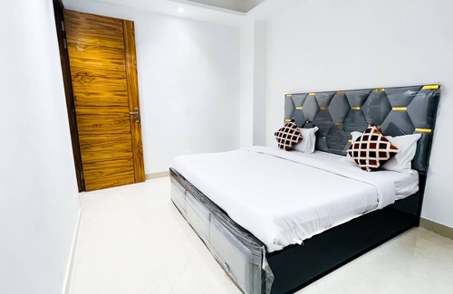 Vasant Kunj Hotel | Roomshala 160 Hotel Red