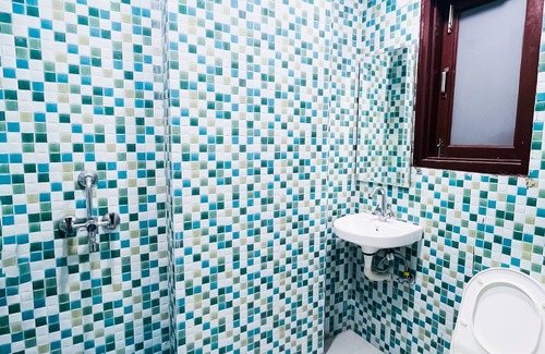 Vasant Kunj Hotel | Roomshala 160 Hotel Red