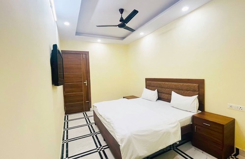 Shalimar Bagh Hotel | Roomshala 168 Startlight Suites